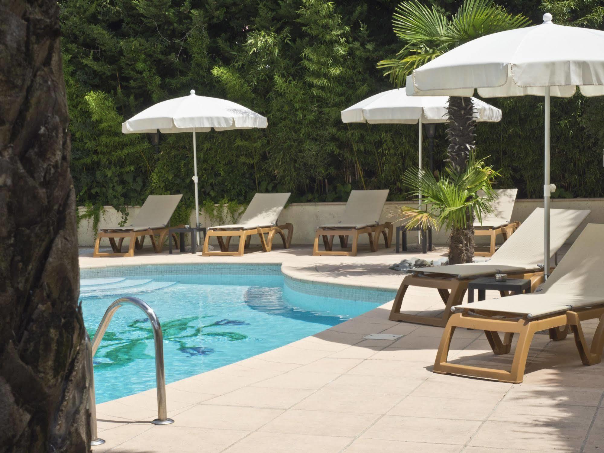 Hotel Les Oliviers Fayence Exterior foto